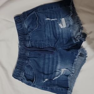 Elastic waist denim shorts